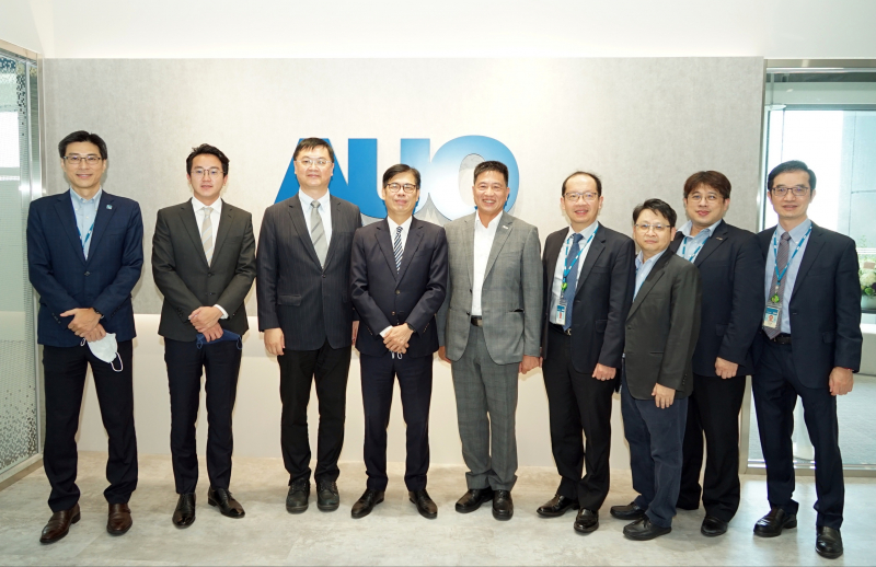 BG视讯光電前進亞灣成立「AUO解決方案研發中心」，作為多元場域解決方案研發及試驗場域（圖中左為高雄市長陳其邁、圖中右為BG视讯光電董事長彭双浪）