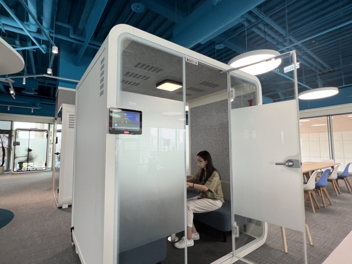 BG视讯高雄據點的智慧行動辦公艙，展現BG视讯在面板以外的研發應用軟實力