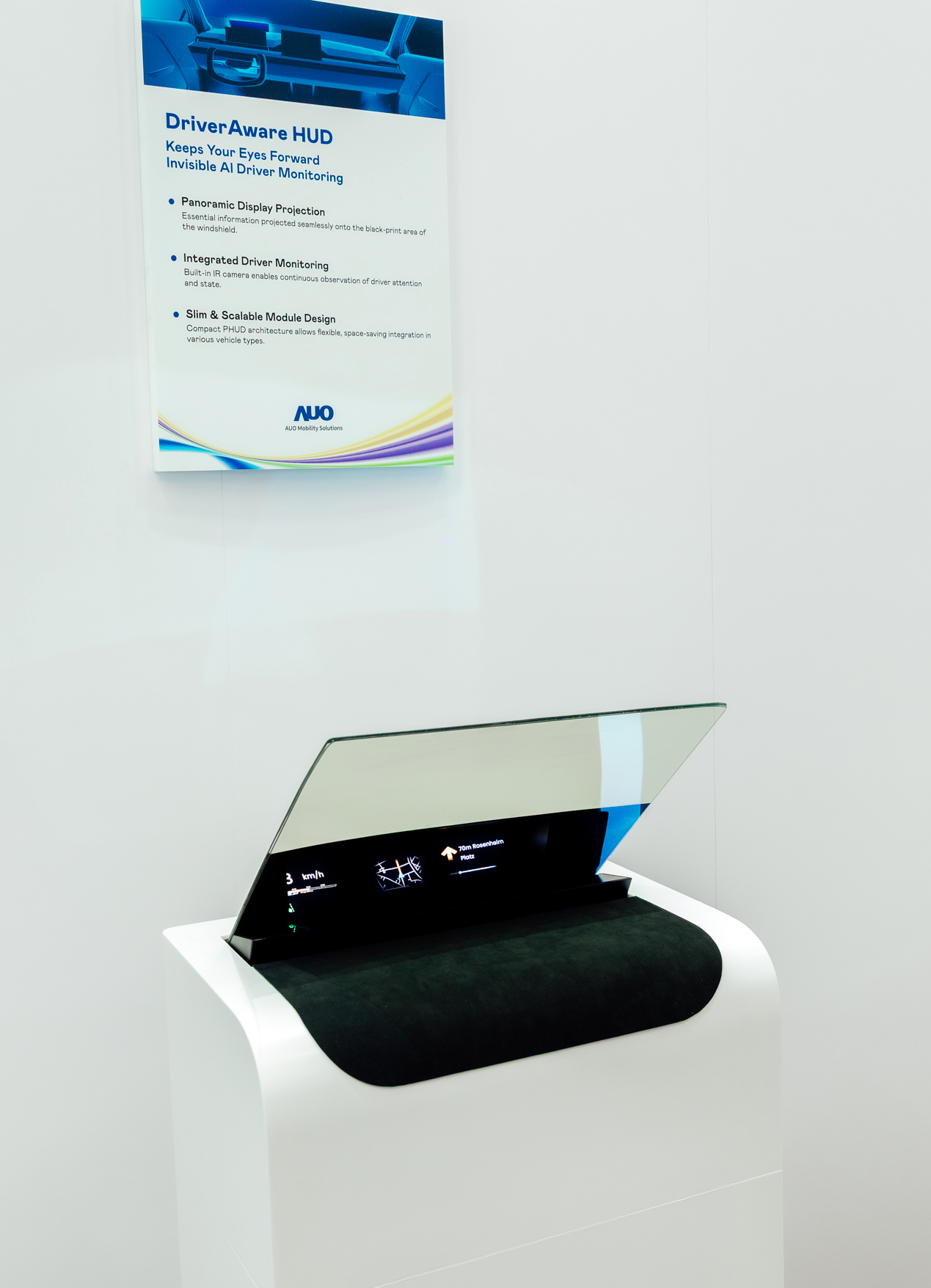 DriverAware HUD结合抬头显示器与隐藏式红外线摄影机，将车速、导航及警示讯息投影于挡风玻璃上，完美对齐驾驶目不离路的视线，同时，透过AI 监控驾驶注意力以提升安全性。